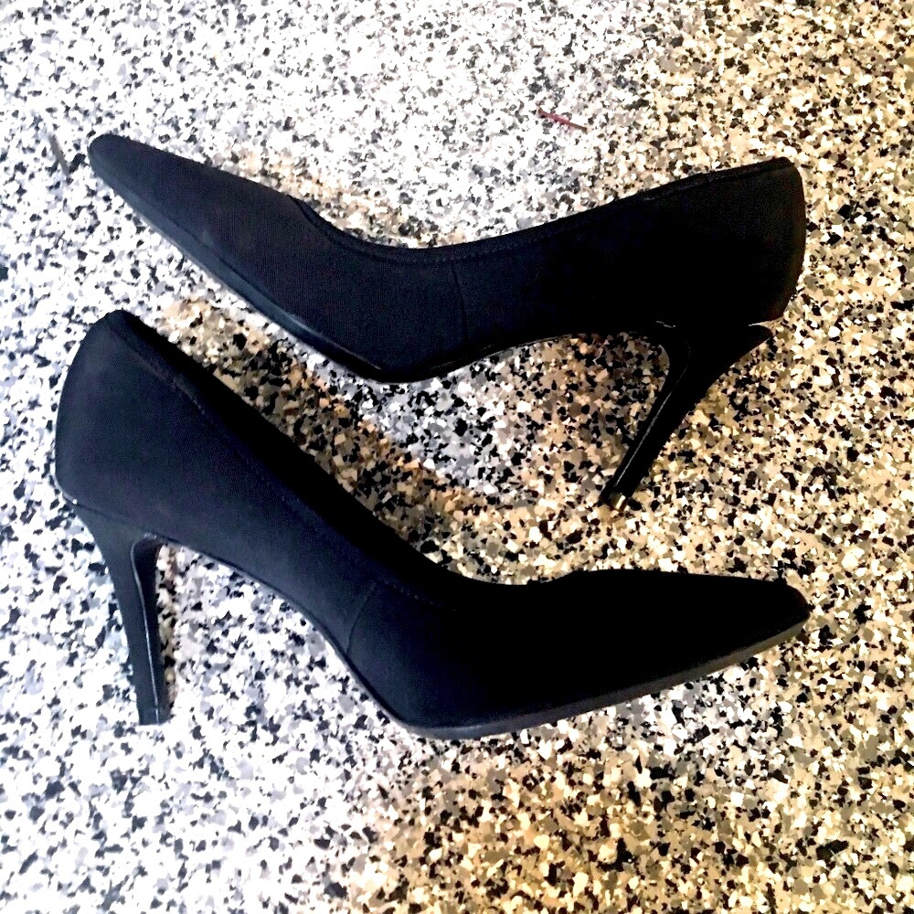 Calvin Klein Black Pointed-Toe Stiletto Pumps
